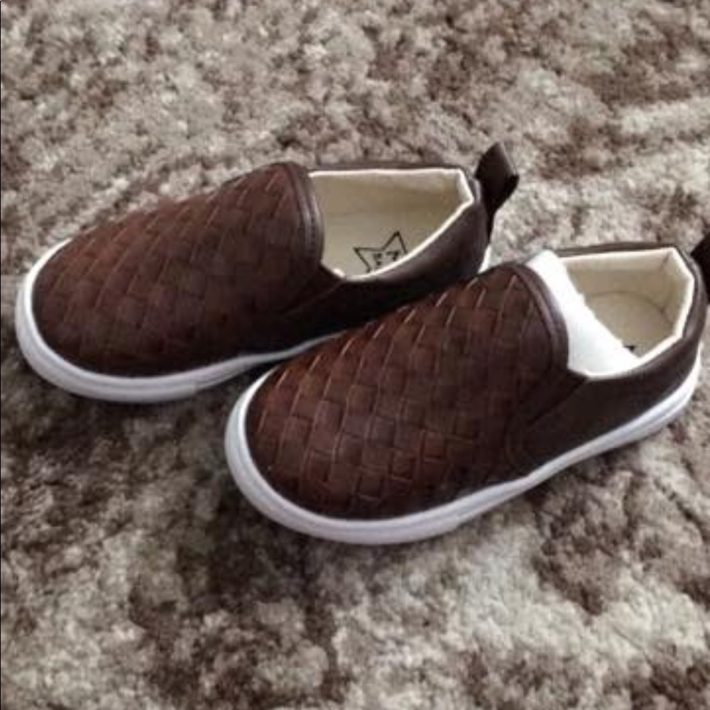 Boys shoes